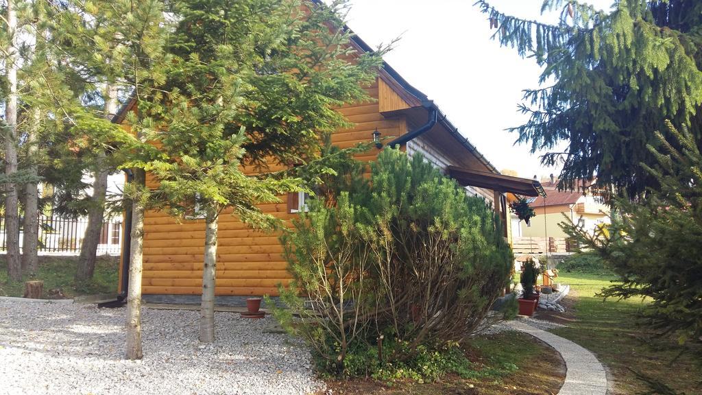 Liptovská Chata pri potoku Lipótszentmiklós Kültér fotó