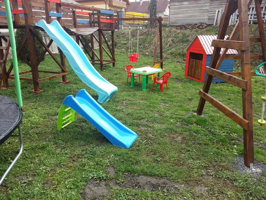 Liptovská Chata pri potoku Lipótszentmiklós Kültér fotó